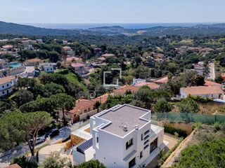 Chalet en Lloret Verd - Els Pinars. Casa  de obra nueva con vistas al mar y 3 dormitorios en venta e