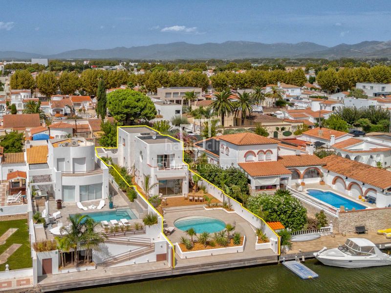 Foto 63f3d524-f308-422f-a33b-d02e1fb3fd21. Xalet amb calefacció aparcament piscina a Segre - Ebre - Ter Empuriabrava
