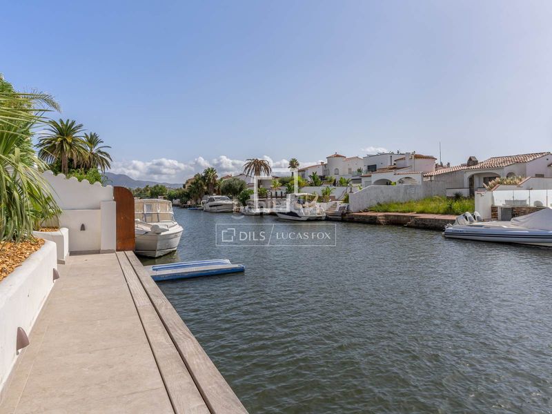 Foto c3385e5f-cbd6-4376-9d0c-e609e9dfb1fa. Xalet amb calefacció aparcament piscina a Segre - Ebre - Ter Empuriabrava