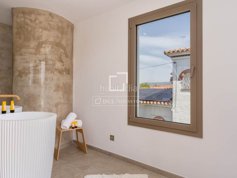 Foto dd4c61e5-f0b5-4c2d-a6e0-1bd9fd9bf3c5. Xalet amb calefacció aparcament piscina a Segre - Ebre - Ter Empuriabrava