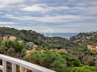 Chalet in Canyelles. Casa de 3 dormitorios en venta en lloret de mar, costa brava