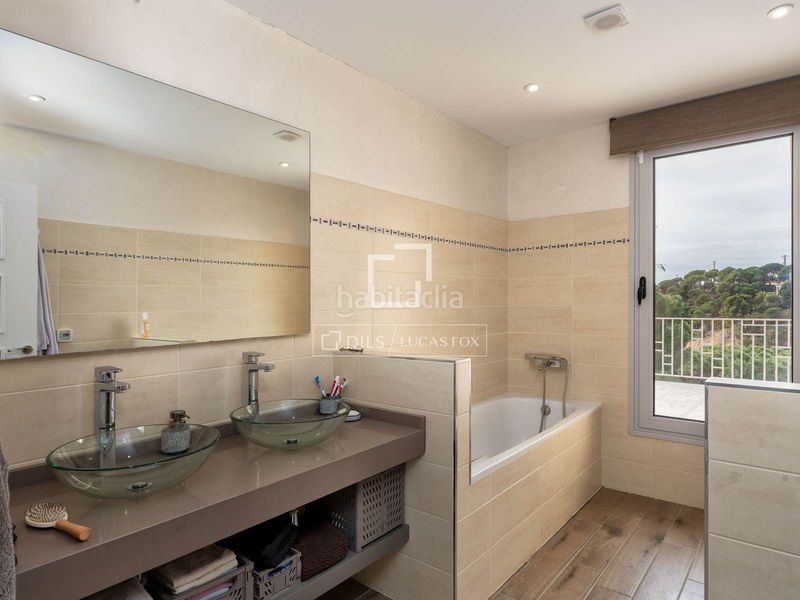 Foto c9115d66-972a-44ac-a2bd-457072e33cf7. Xalet amb calefacció aparcament piscina a Canyelles Lloret de Mar