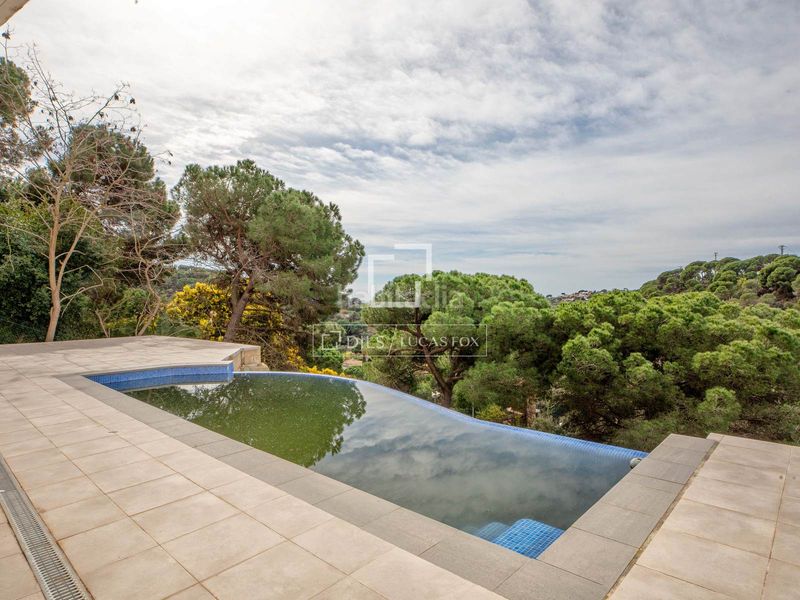 Foto e99dc6b1-d9ba-4ded-80ef-84d2b7ff1ef9. Xalet amb calefacció aparcament piscina a Canyelles Lloret de Mar