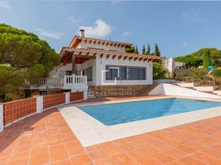 Chalet in Fornells-Aiguablava. Villa en venta en tamariu con fantásticas vistas al mar y a la m