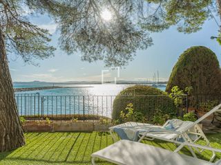 Chalet in L´Estartit Poble. Exclusiva villa mediterránea en primera línea de mar en lestarti