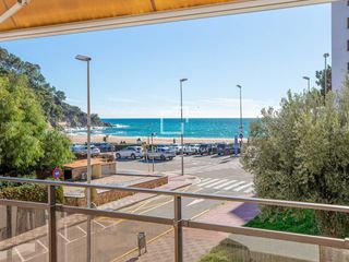 Appartement à Fenals. Apartamento de 2 dormitorios con vistas frontales al mar en vent