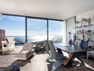 Chalet en Puig Rom-Canyelles-Almadrava. Casa moderna con vistas al mar y piscina en venta en canyelles,