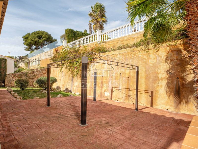 Foto 1ca9424c-1203-4935-84a0-68f66991351e. Xalet amb calefacció aparcament piscina a Canyelles Lloret de Mar