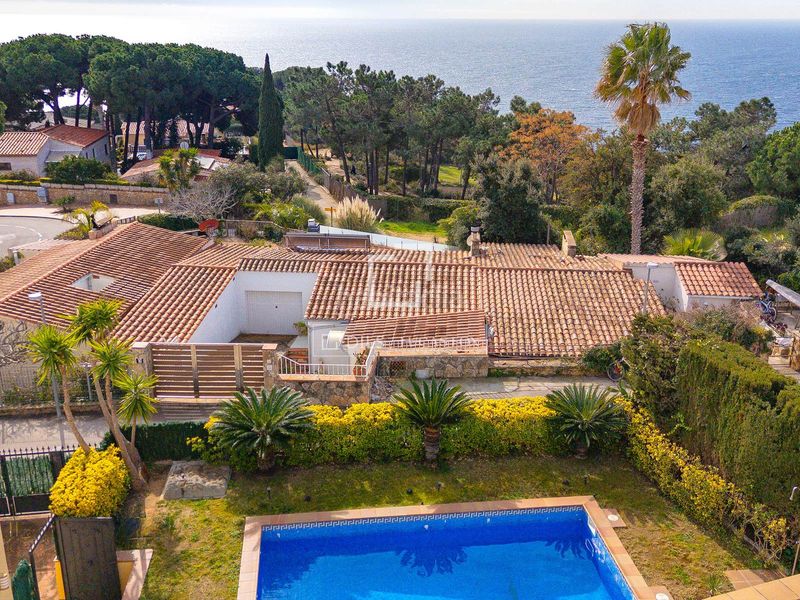 Foto 5d0a25fa-c3e8-4afd-9680-d27081e70820. Xalet amb calefacció aparcament piscina a Canyelles Lloret de Mar