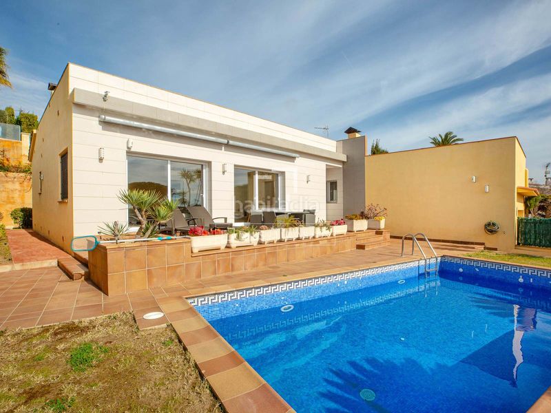 Foto 68948c23-acbb-4850-8286-5e9df6fa67b3. Xalet amb calefacció aparcament piscina a Canyelles Lloret de Mar