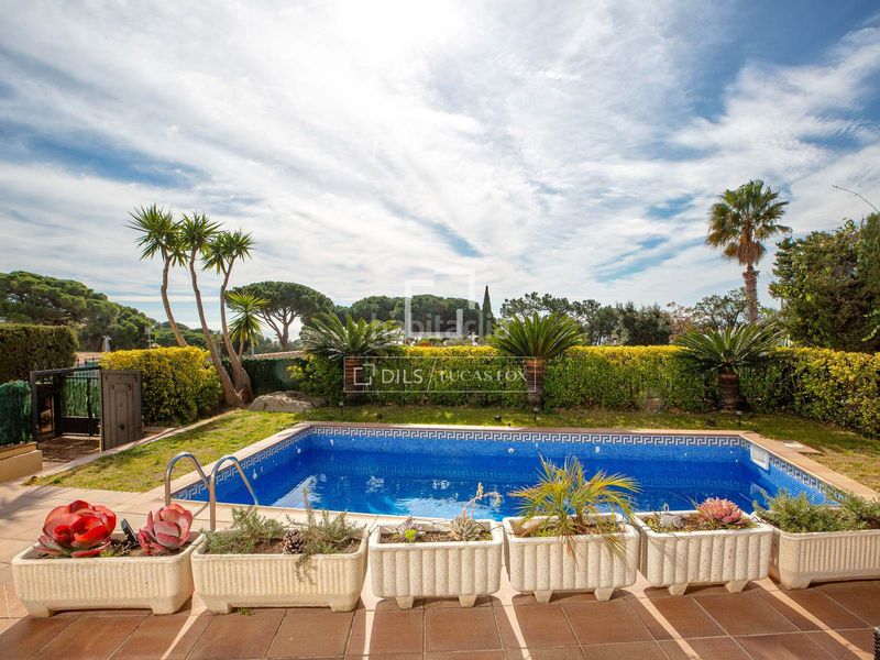 Foto 6d7e262b-3c7b-42f0-88aa-ff35b25ba9d3. Xalet amb calefacció aparcament piscina a Canyelles Lloret de Mar