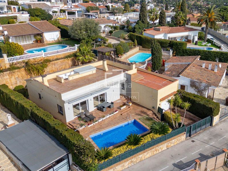 Foto 77acd2a3-15b1-4aee-adb2-c746af7b9423. Xalet amb calefacció aparcament piscina a Canyelles Lloret de Mar