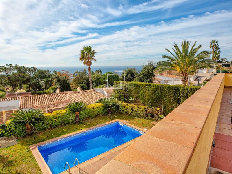Foto 7c7a404d-d064-4c0a-b0c2-1d2e7b14e16e. Xalet amb calefacció aparcament piscina a Canyelles Lloret de Mar