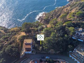 Landgut in Tossa de Mar. Parcela con maravillosas vistas al mar en venta en tossa de mar,