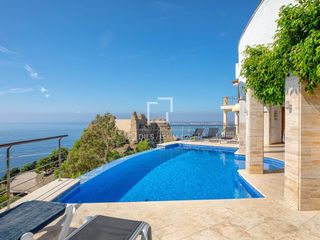 Chalet in Puig Rom-Canyelles-Almadrava. Villa de lujo con vistas panorámicas en roses, costa brava