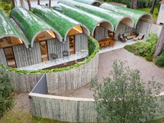 Xalet a Empúries. Casa de diseño de una sola planta con 3 dormitorios, a solo 250