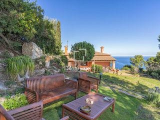 Chalet in Aiguafreda-Sa Tuna. Casa adosada con vistas al mar, jardín, piscina comunitaria y ga