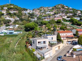 Xalet a Roca Grossa. Casa de 3 dormitorios en venta en lloret de mar, costa brava