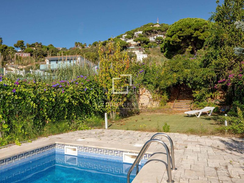 Foto f0e65d5a-af76-427d-8377-d52e33b166b3. Xalet amb calefacció aparcament piscina a Roca Grossa Lloret de Mar