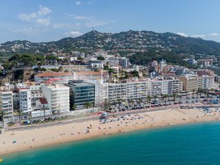 Pis a Centre. Piso de obra nueva de 3 dormitorios con 22m terraza en venta en