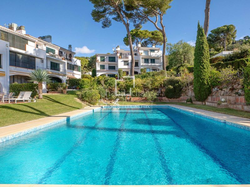 Foto 8495629b-f91d-43fc-8406-9a56eb476e9d. Xalet amb aparcament piscina a Llafranc