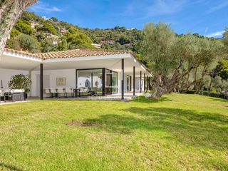 Chalet in Fornells-Aiguablava. Exclusiva finca de una sola planta con 3 dormitorios, situada en