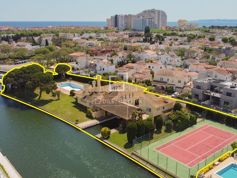 Foto bc56a1f0-1c50-43c6-ab9e-e13aa01eff8b. Finca rústica a Requesens Empuriabrava