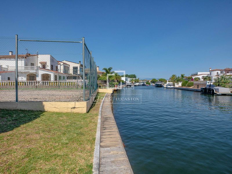 Foto 1fa0d55b-9729-4d1b-8df0-4cba9ebbfe53. Finca rústica a Requesens Empuriabrava