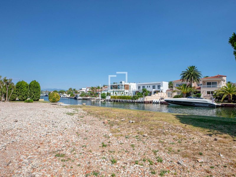 Foto be1eed30-7fef-48ed-8f3b-618942e0d145. Finca rústica a Requesens Empuriabrava
