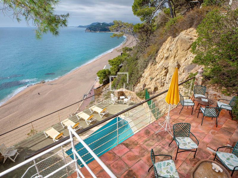 Foto a45990c2-ba3a-43f8-a8f1-adf78be3070a. Xalet amb aparcament piscina a Montgoda Lloret de Mar