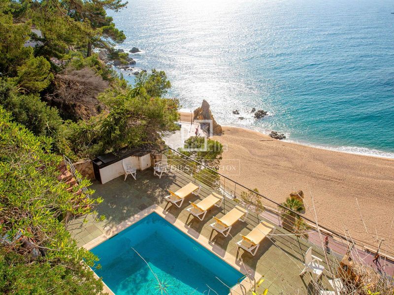 Foto d008e1f5-b0c2-4398-b027-692123b02644. Xalet amb aparcament piscina a Montgoda Lloret de Mar