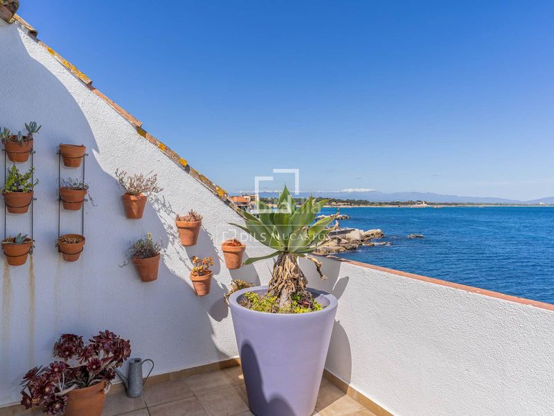 Foto ecc8371c-3618-447c-ab6a-cb1b2b82bc76. Flat with heating parking in Nucli Antic Escala (L´)