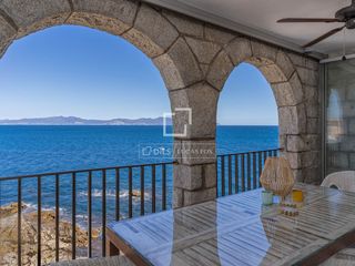 Appartamento in Nucli Antic. Precioso piso en primera línea de mar con aparcamiento en venta