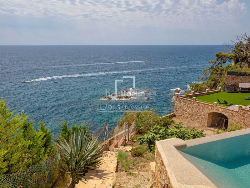 Foto 60a78bfc-24f7-45b9-b8a3-4f99464f728a. Xalet amb aparcament piscina a Montgoda Lloret de Mar