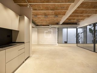 Loft in Sagrada Família. Planta baja rehabilitada junto a la sagrada familia