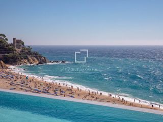 Pis a Centre. Piso de reciente construcción con vistas al mar y fácil acceso a