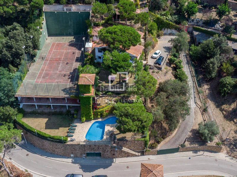 Foto 06d33dda-7ff8-4a78-85e4-741a252a6b19. Xalet amb calefacció aparcament piscina a Canyelles Lloret de Mar