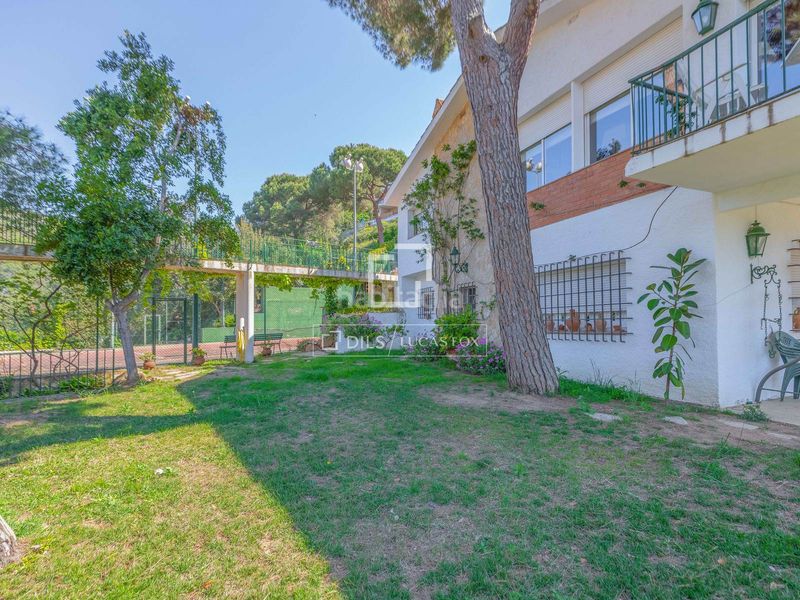 Foto 1cc4b315-1638-438a-ace0-4b5a50a5c233. Xalet amb calefacció aparcament piscina a Canyelles Lloret de Mar