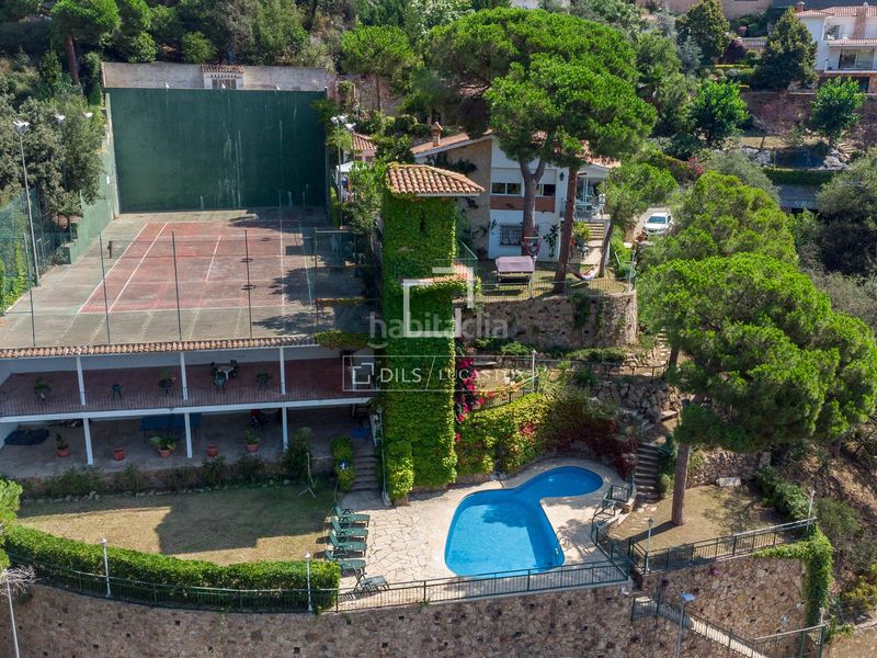 Foto 2924052d-0265-4090-ba62-6e8f6e1711c1. Xalet amb calefacció aparcament piscina a Canyelles Lloret de Mar