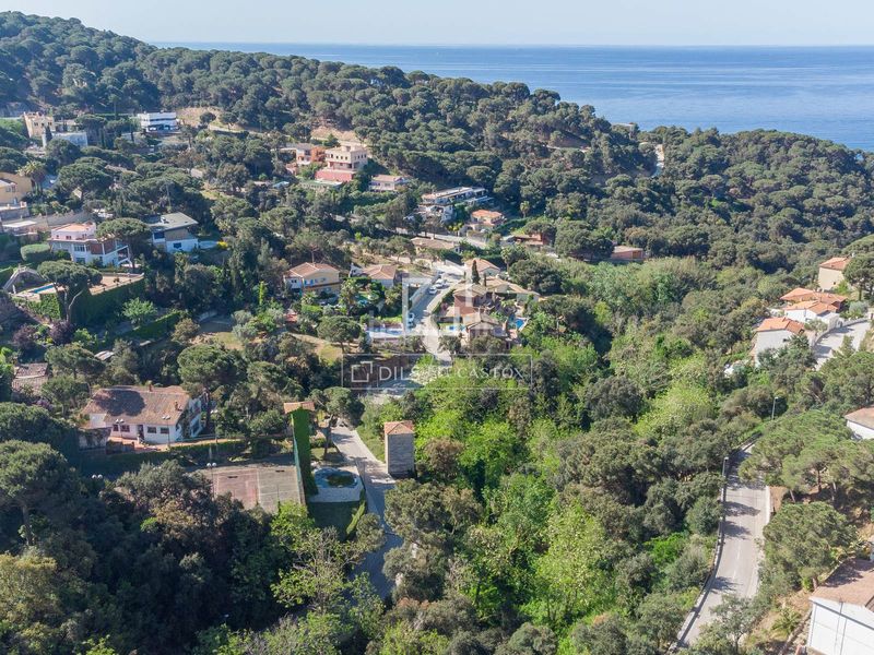 Foto 33542778-5a1f-41c1-887b-2886560d9f52. Xalet amb calefacció aparcament piscina a Canyelles Lloret de Mar