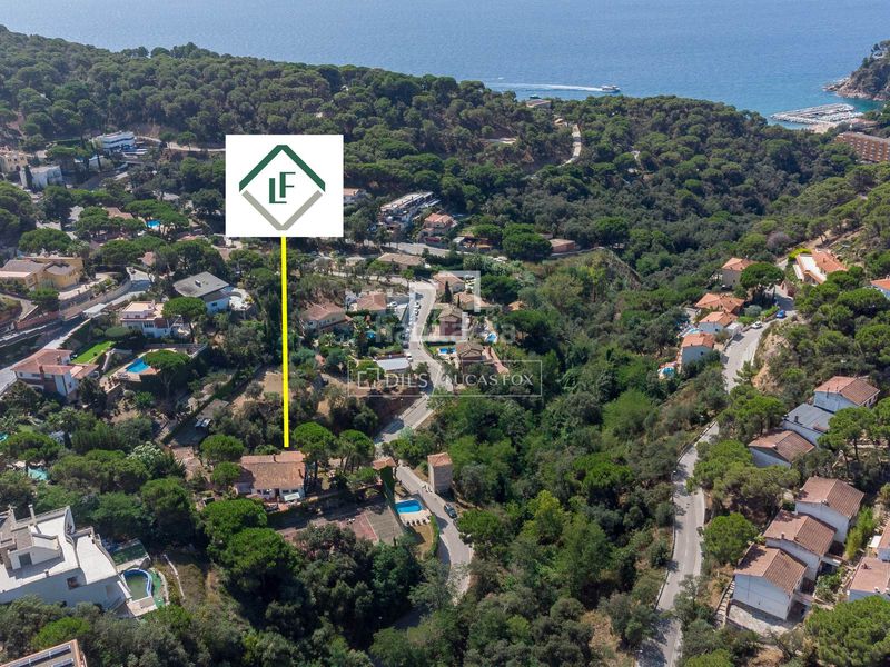 Foto 52ebbf7f-5b24-4f71-8ee0-72dcc2280351. Xalet amb calefacció aparcament piscina a Canyelles Lloret de Mar
