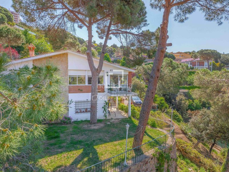 Foto 5dd01932-9f99-4aa0-91e8-8c2e5e1ccf6b. Xalet amb calefacció aparcament piscina a Canyelles Lloret de Mar