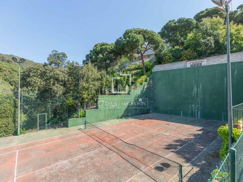 Foto 6d9db536-4c65-4b1e-a684-bcea95cea955. Xalet amb calefacció aparcament piscina a Canyelles Lloret de Mar