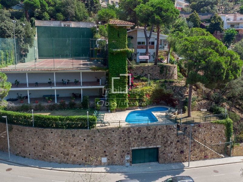 Foto bc2c0549-e78e-4322-bc4c-9fc8476f0252. Xalet amb calefacció aparcament piscina a Canyelles Lloret de Mar