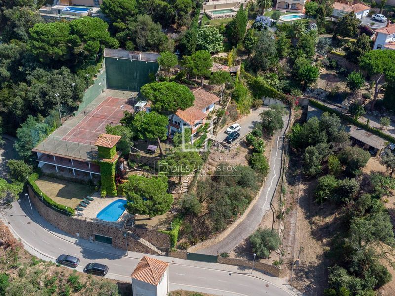 Foto c589e19f-8ac2-494b-9a6f-2139bee441e9. Xalet amb calefacció aparcament piscina a Canyelles Lloret de Mar