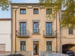 Chalet en Piverd-Vila-Seca-Bruguerol. Casa modernista renovada en venta en el corazón de palafrugell