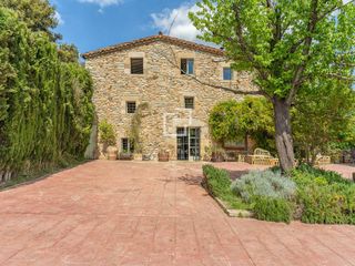 Mas à Bescanó. Casa rural del siglo xviii con encanto y 2,3 hectáreas en venta