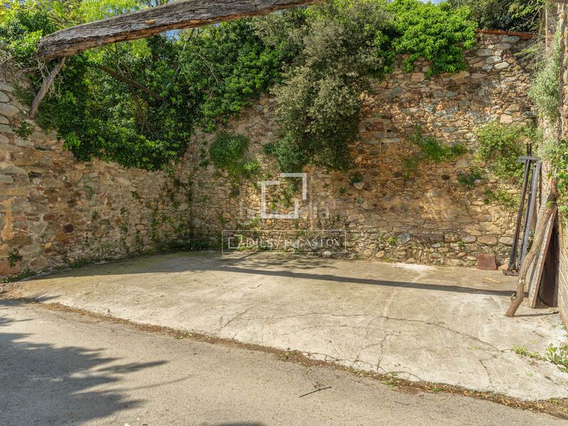Foto b3ee6a85-f78c-4544-83af-191d2fb88be8. Masia amb calefacció aparcament piscina a Bescanó