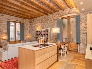 Pis a Centre-Barri Vell. Elegante piso totalmente renovado con carácter en venta en el ba