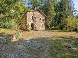 Masia a Vall d´en Bas (La)